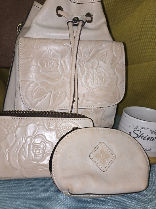 Handbags - Patricia Nash! EUC💯 Womens Floral Embossed Cream Leather HOBO Set